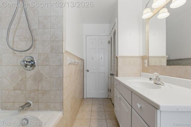 32306 Baintree Road, Farmington Hills, MI 48334