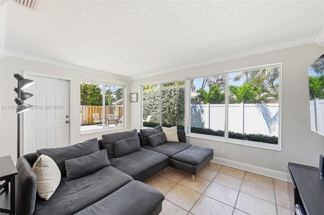 2725 SE 2nd Ct, Pompano Beach, FL 33062