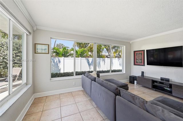 2725 SE 2nd Ct, Pompano Beach, FL 33062