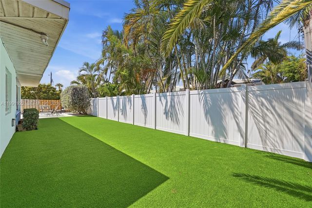 2725 SE 2nd Ct, Pompano Beach, FL 33062