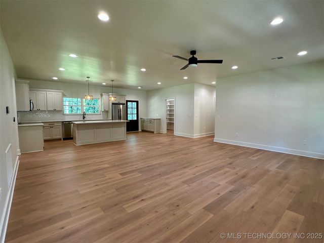 12443 Longboard Loop, Kingston, OK 73439