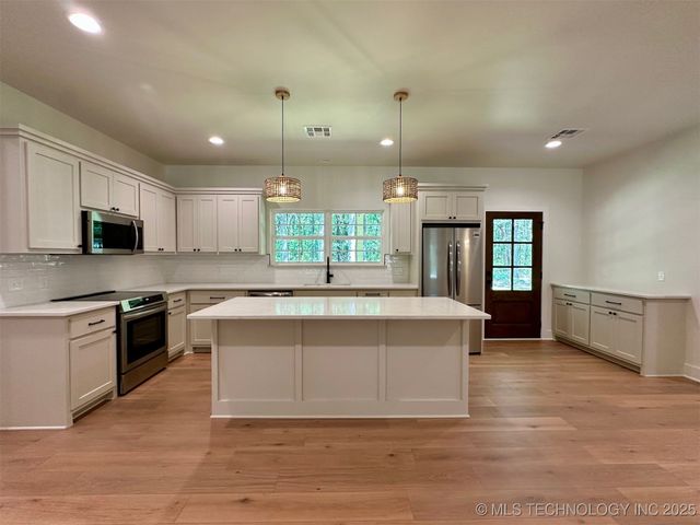 12443 Longboard Loop, Kingston, OK 73439