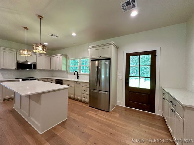 12443 Longboard Loop, Kingston, OK 73439