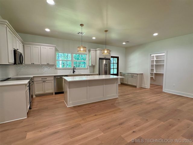 12443 Longboard Loop, Kingston, OK 73439