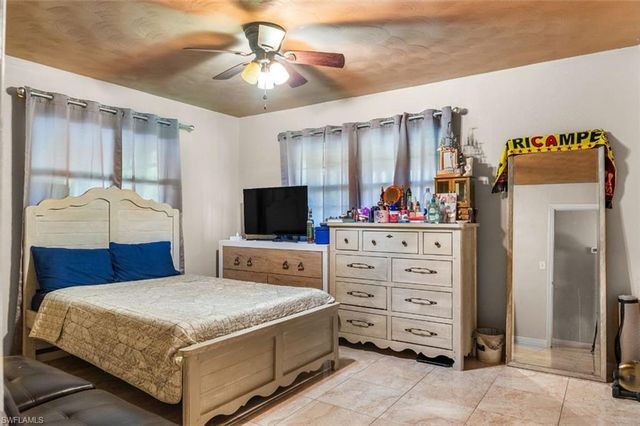1154 4th WAY, North Fort Myers, FL 33903
