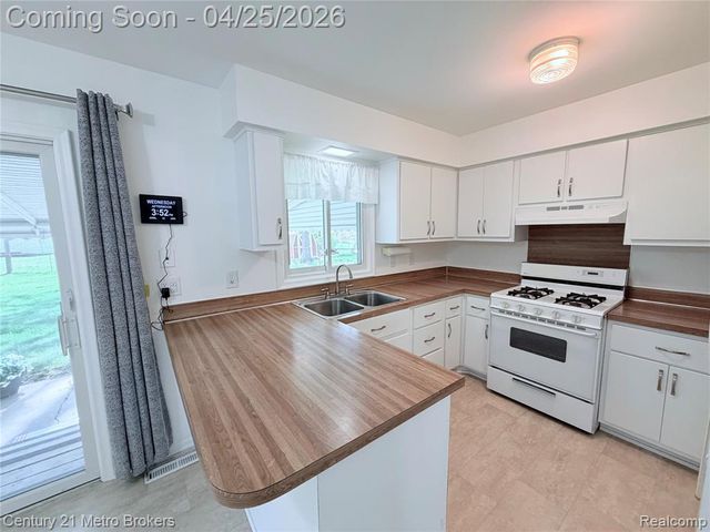 1376 Williamsburg Road, Flint, MI 48507