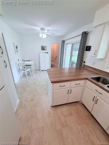 1376 Williamsburg Road, Flint, MI 48507