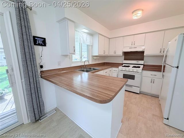 1376 Williamsburg Road, Flint, MI 48507