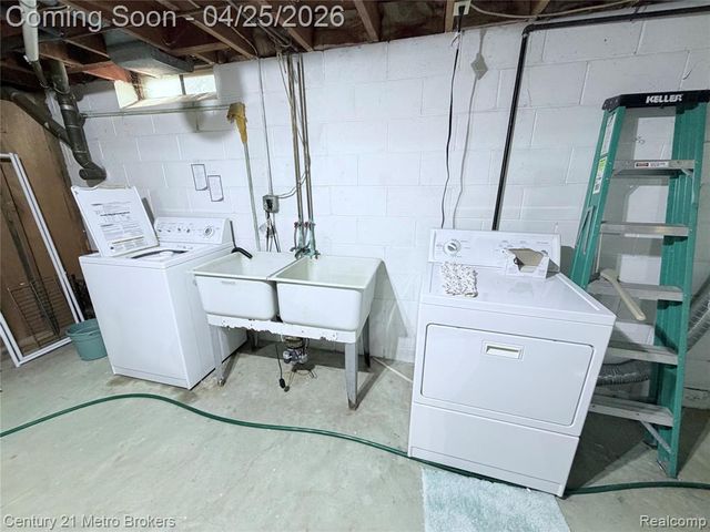 1376 Williamsburg Road, Flint, MI 48507