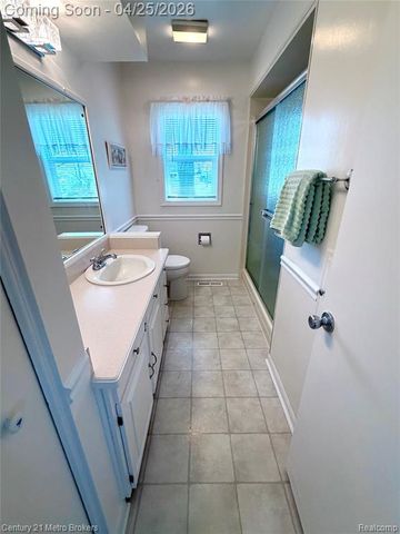 1376 Williamsburg Road, Flint, MI 48507