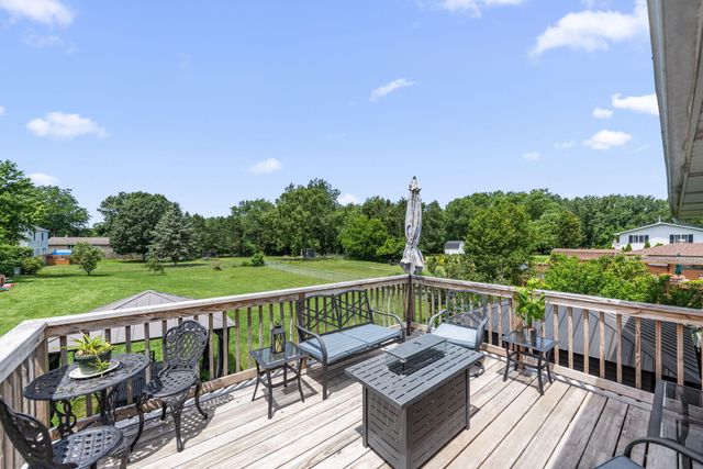 9272 Vigo Street, Crown Point, IN 46307