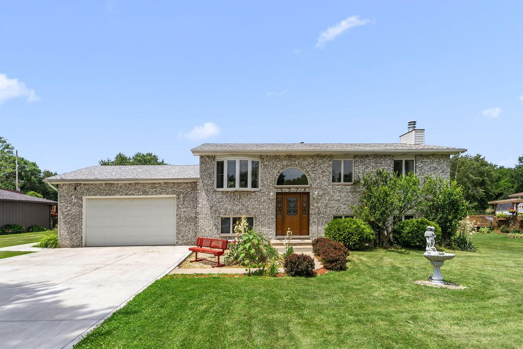9272 Vigo Street, Crown Point, IN 46307