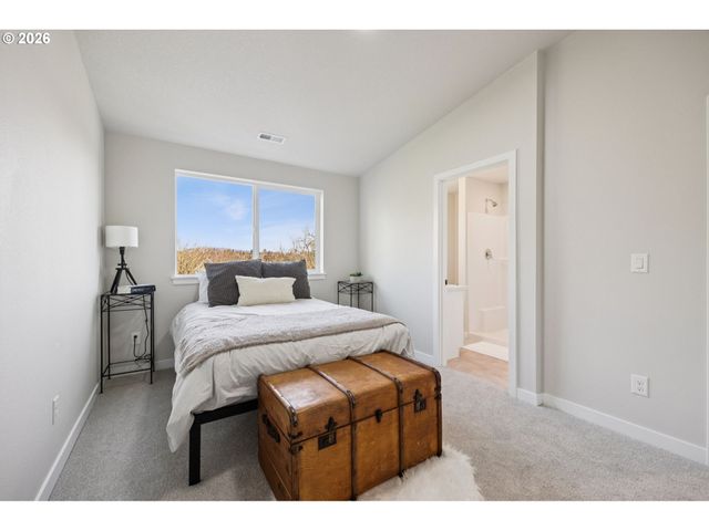 1724 Se SHERRETT St, Portland, OR 97202