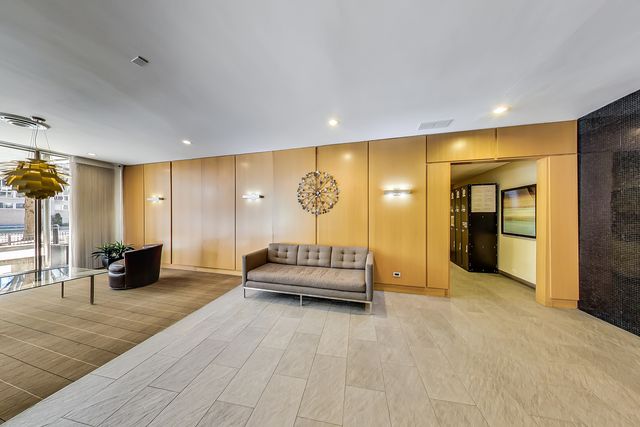 2930 N SHERIDAN Road 2111, Chicago, IL 60657