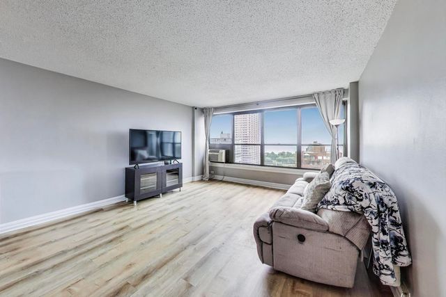 2930 N SHERIDAN Road 2111, Chicago, IL 60657
