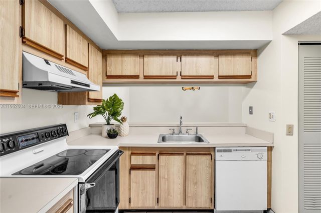 18370 Mediterranean Blvd 1-25, Hialeah, FL 33015