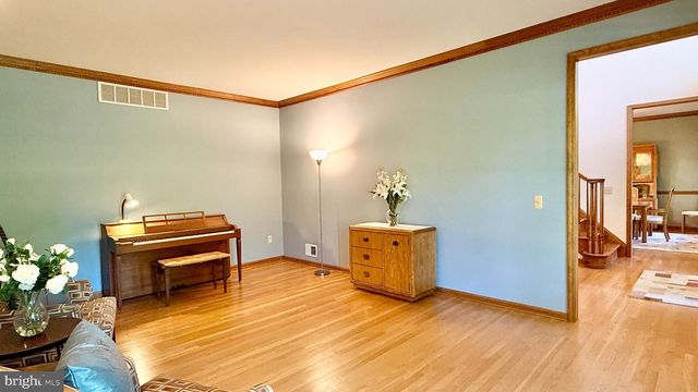 26 POLING FARM CT, Belle Mead, NJ 08502