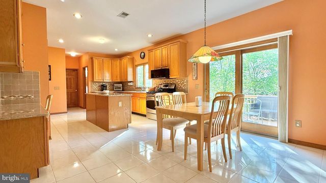 26 POLING FARM CT, Belle Mead, NJ 08502