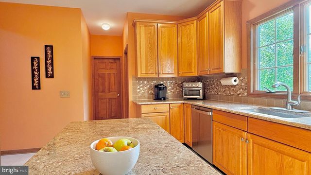 26 POLING FARM CT, Belle Mead, NJ 08502
