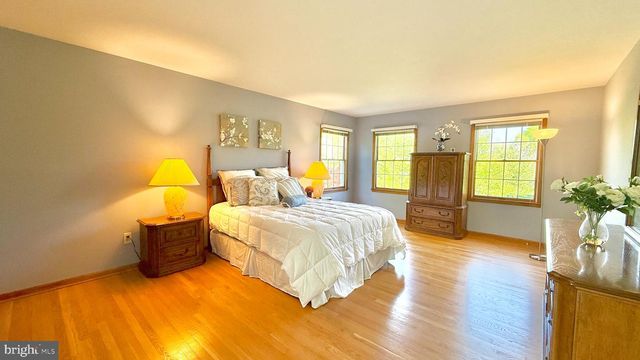 26 POLING FARM CT, Belle Mead, NJ 08502