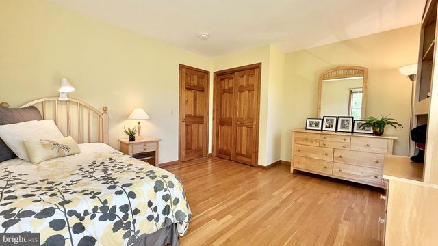 26 POLING FARM CT, Belle Mead, NJ 08502