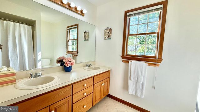 26 POLING FARM CT, Belle Mead, NJ 08502