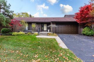 2045 Bordeaux Street, West Bloomfield, MI 48323