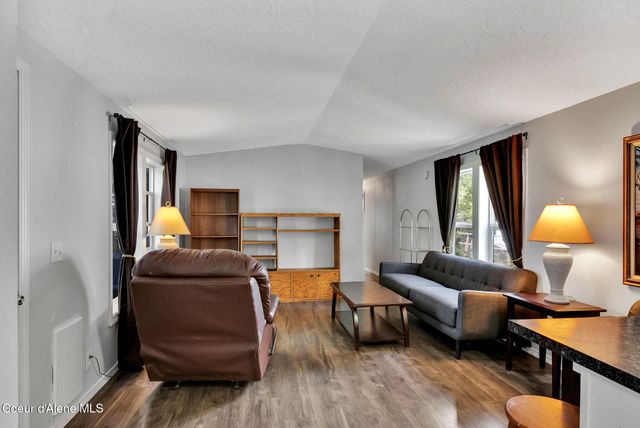 74 E WALROSE LOOP, Hayden, ID 83835