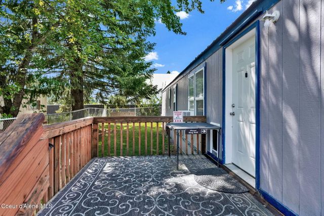 74 E WALROSE LOOP, Hayden, ID 83835