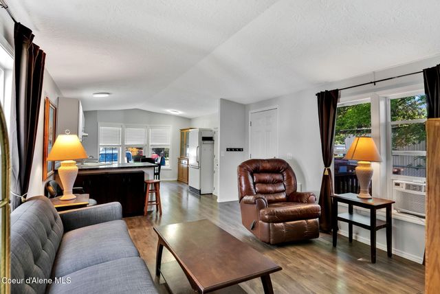 74 E WALROSE LOOP, Hayden, ID 83835