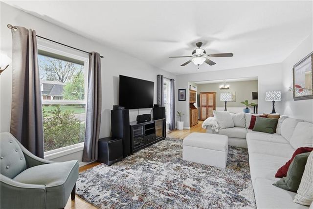 10718 W 102nd Street, Overland Park, KS 66214
