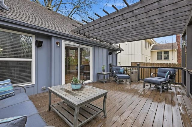 10718 W 102nd Street, Overland Park, KS 66214