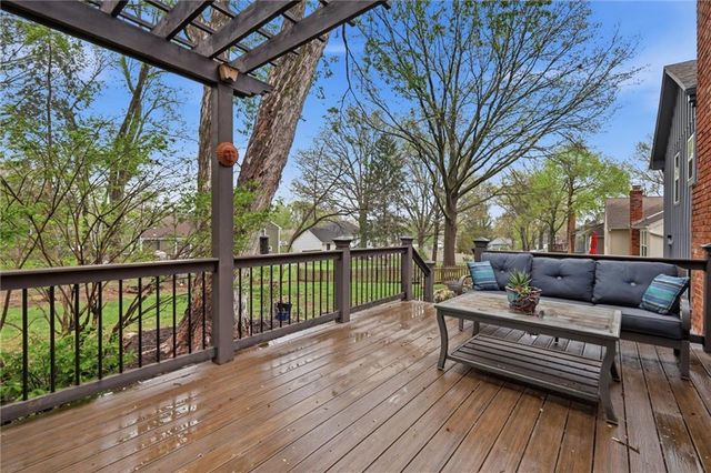 10718 W 102nd Street, Overland Park, KS 66214
