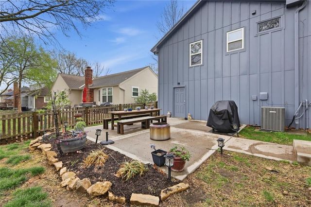 10718 W 102nd Street, Overland Park, KS 66214