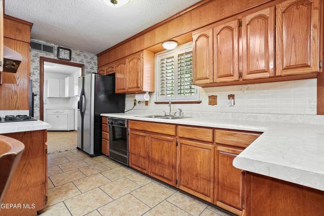 8321 CIELO VISTA Drive, El Paso, TX 79925