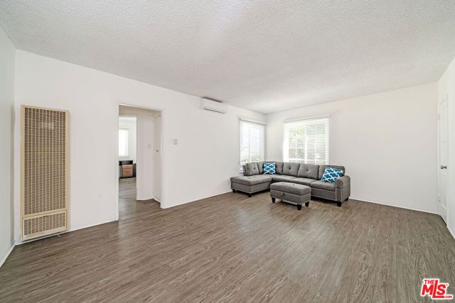 1349 W 35th Place, Los Angeles, CA 90007