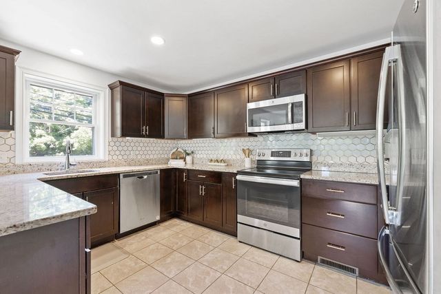 30 Webster St 4, Needham, MA 02494