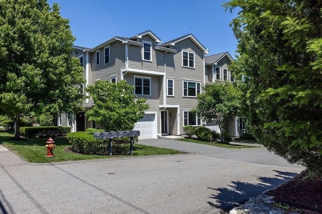 30 Webster St 4, Needham, MA 02494