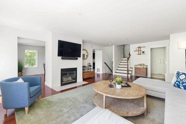 30 Webster St 4, Needham, MA 02494