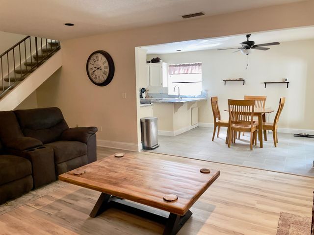 1713 Walnut Blossom Way, Modesto, CA 95355