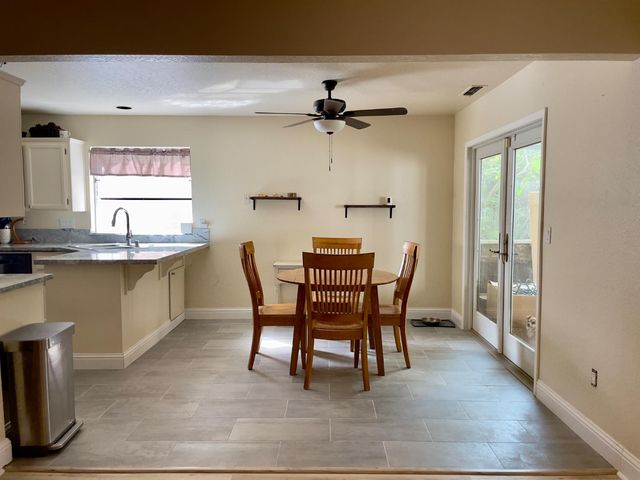 1713 Walnut Blossom Way, Modesto, CA 95355