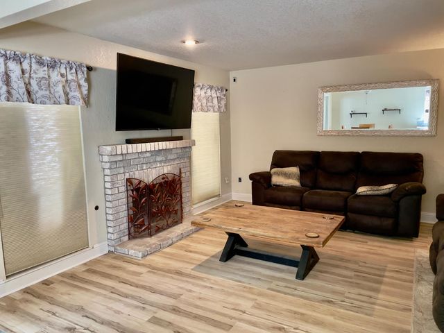 1713 Walnut Blossom Way, Modesto, CA 95355