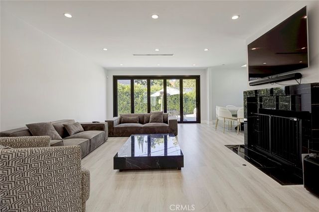 8352 Capps, Northridge, CA 91324