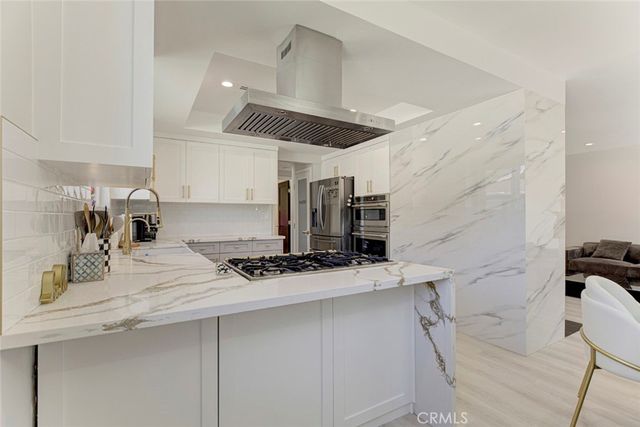 8352 Capps, Northridge, CA 91324