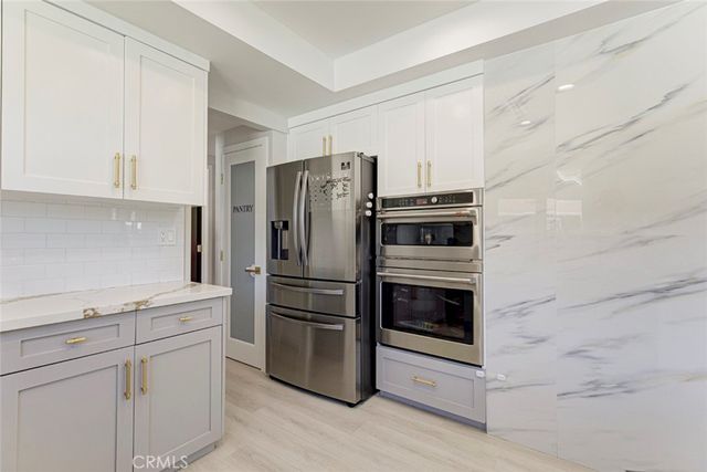 8352 Capps, Northridge, CA 91324