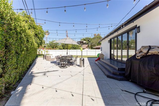 8352 Capps, Northridge, CA 91324