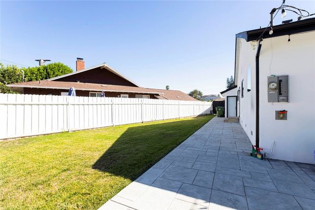 8352 Capps, Northridge, CA 91324