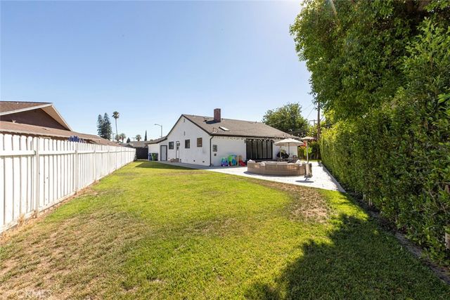 8352 Capps, Northridge, CA 91324