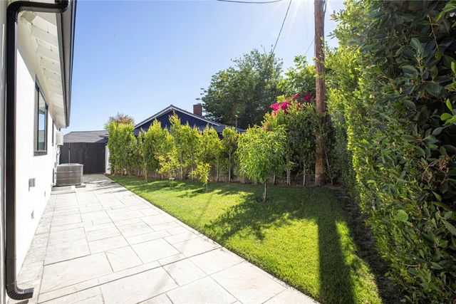 8352 Capps, Northridge, CA 91324