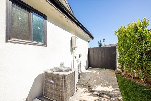 8352 Capps, Northridge, CA 91324